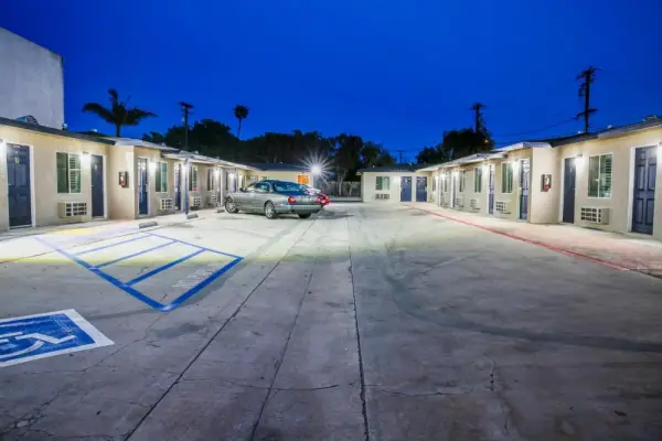 Newport Bay Inn 4