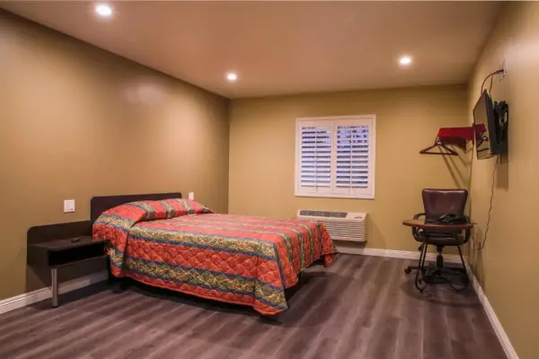 Newport Bay Inn 7
