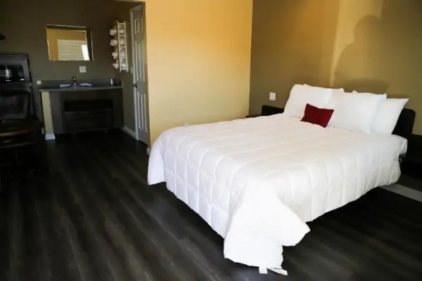 Newport Bay Inn 8